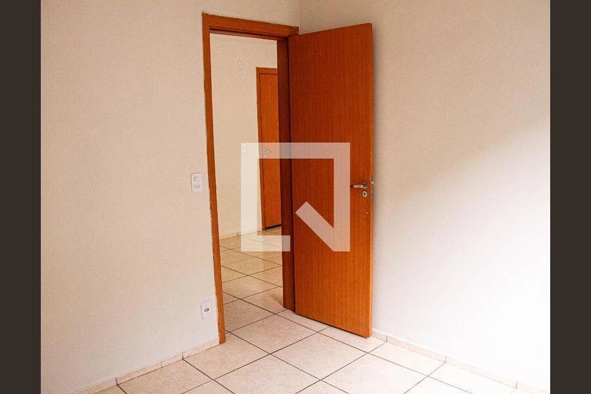 Apartamento sem mobília com 2 banheiros e box de vidro — photo 9