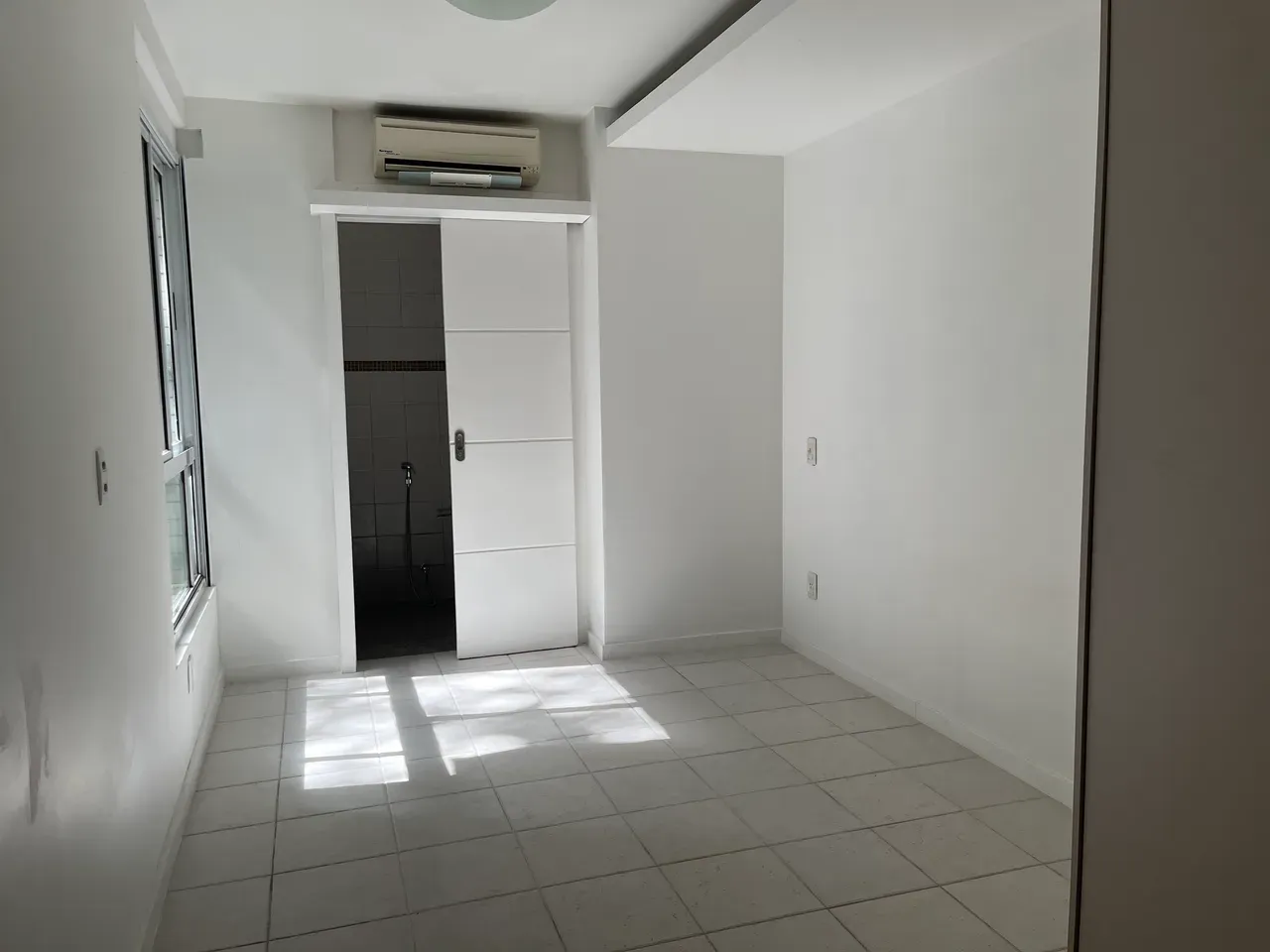 4-bedroom apartment with a bathtub in Rio de Janeiro — photo 8
