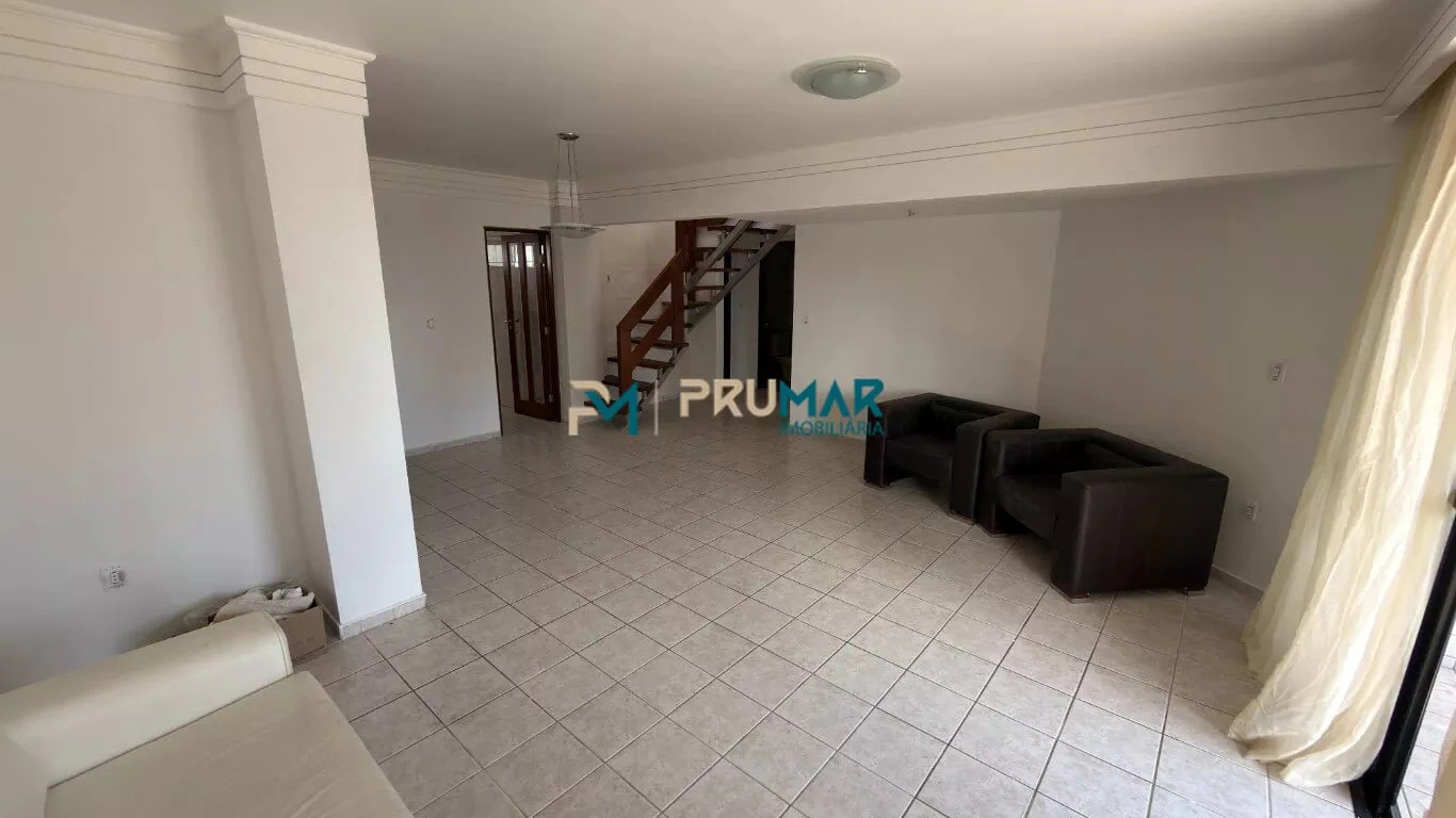Balcony with a grill in a 4-bedroom apartment, 222 m² — photo 6