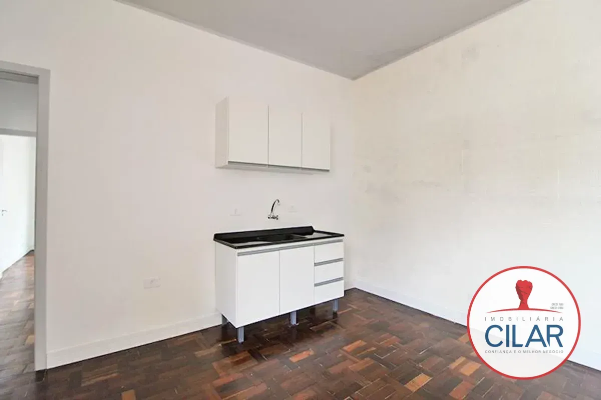 2-bedroom apartment with wood or laminate floors in Curitiba — photo 11