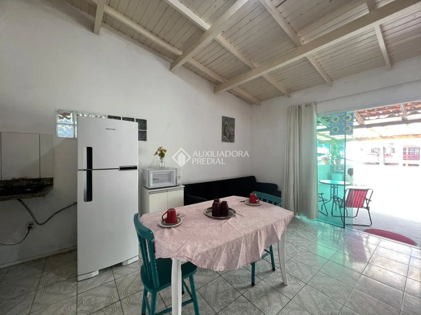 Furnished studio with 38 m², 1 bedroom and 1 bathroom — photo 17