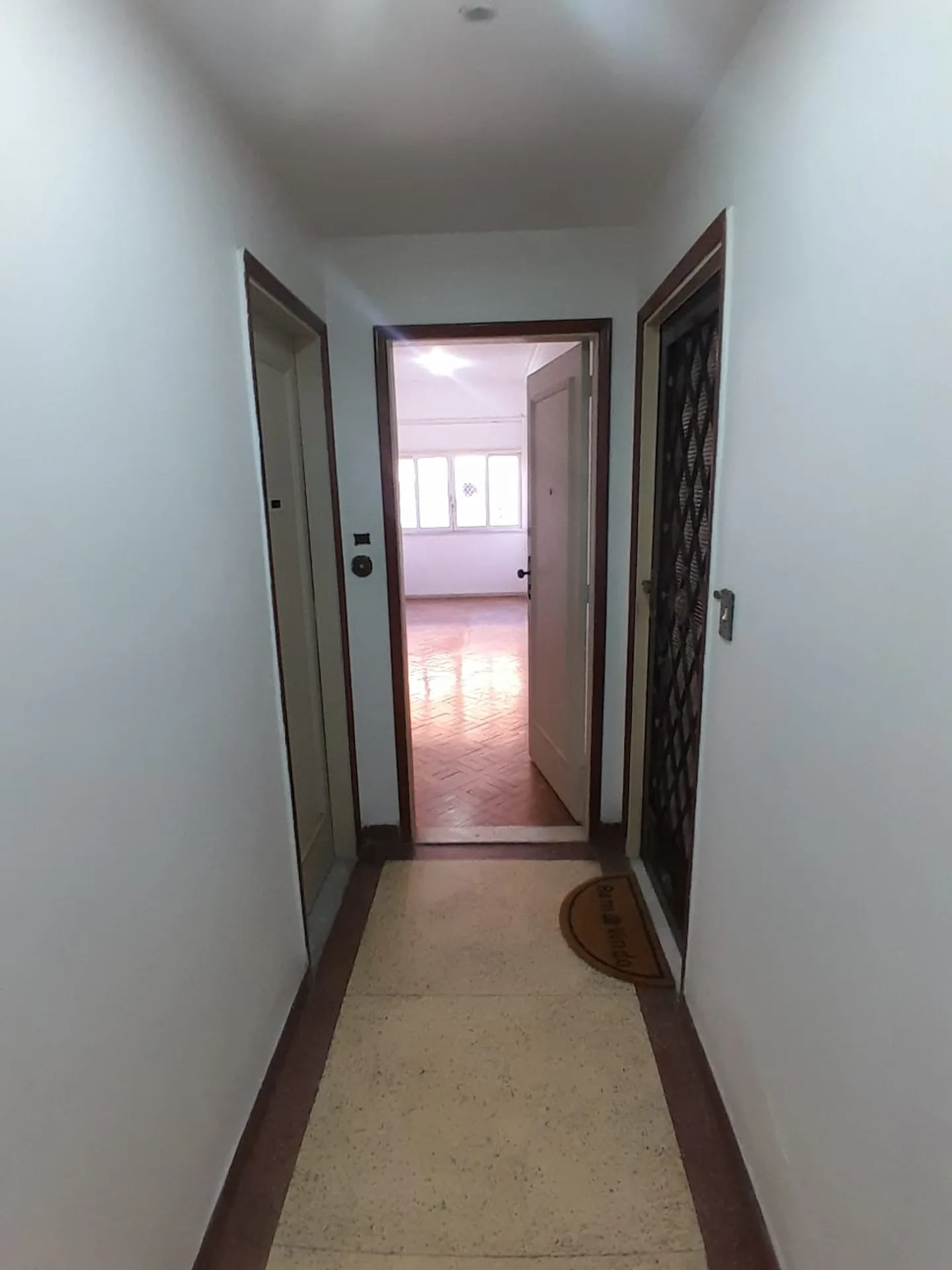Unfurnished apartment with 2 bedrooms and 1 bathroom — photo 25
