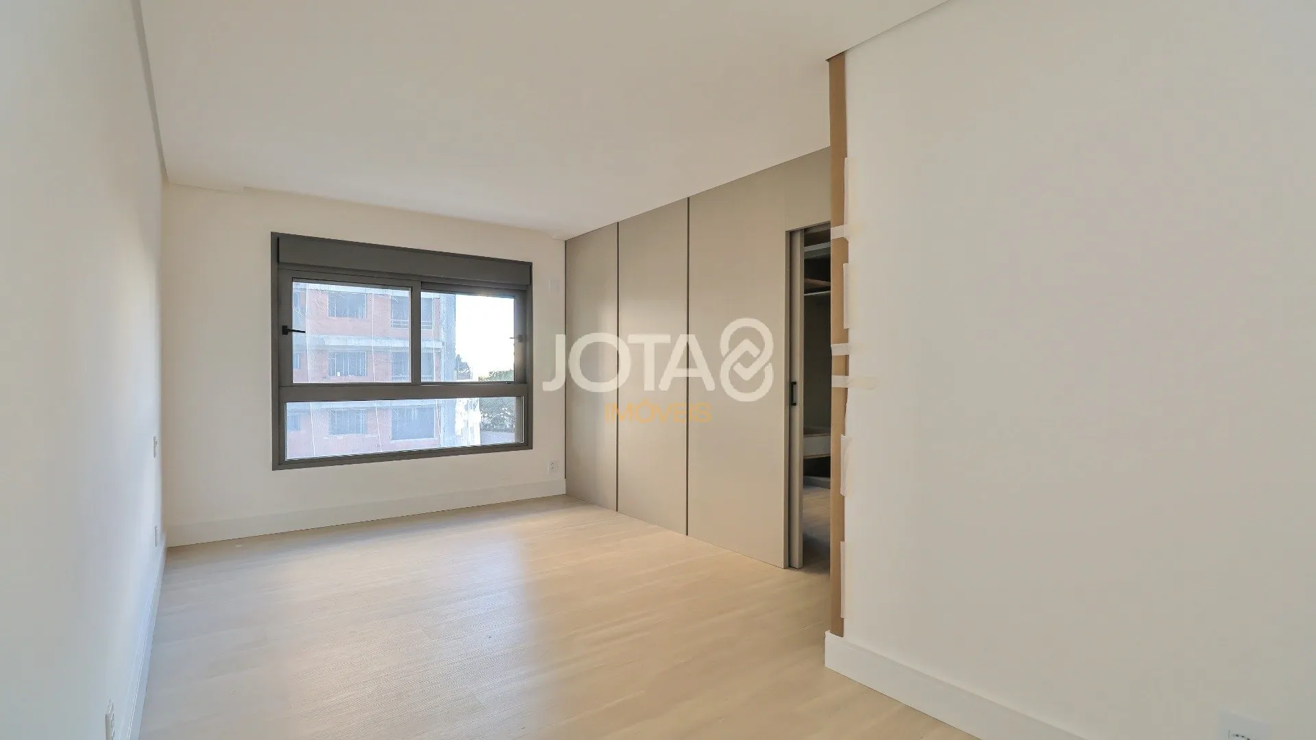 Квартира з 3 спальнями-сюїтами 193 м² і 4 паркомісця — photo 10