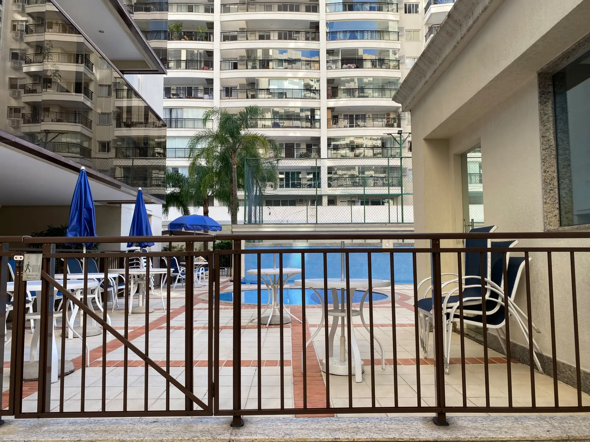 Furnished apartment with 3 bedrooms and 3 bathrooms — photo 35