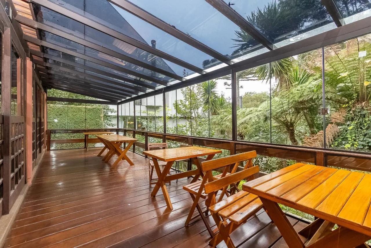 House with 3 bedrooms and 5 bathrooms, 477 m² — photo 5