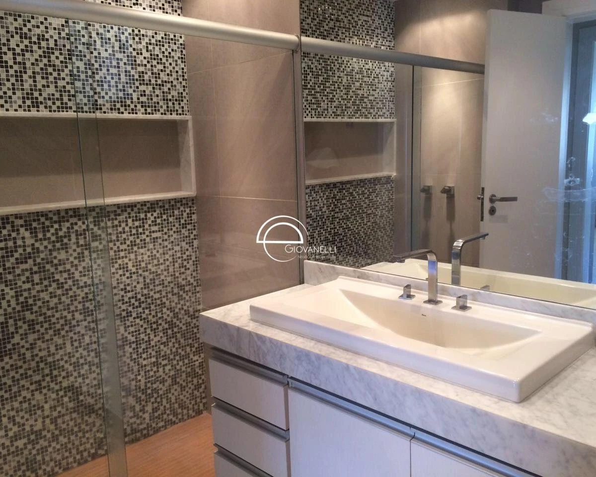 Apartamento de 300 m² com banheira e vista para a água — photo 23