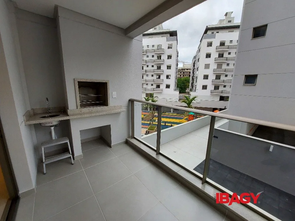 Apartamento de 2 dormitorios con balcón y parrilla — photo 22