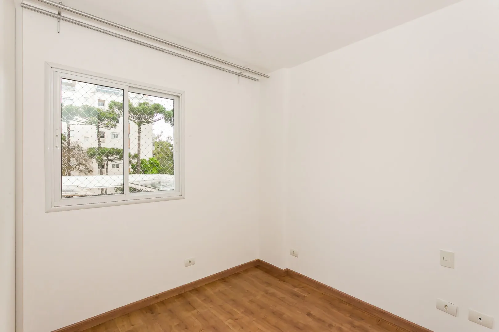 Apartment, 60 m², with wood or laminate floors — photo 40