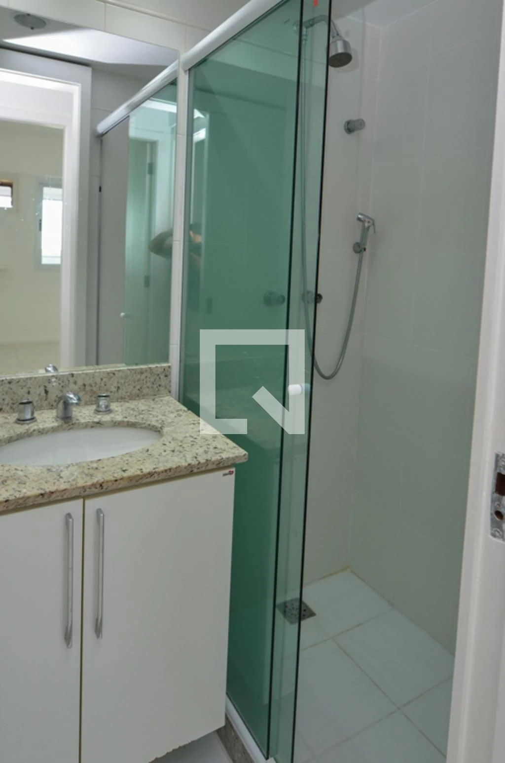 Квартира 80 м² із заскленим балконом та робочим місцем — photo 38