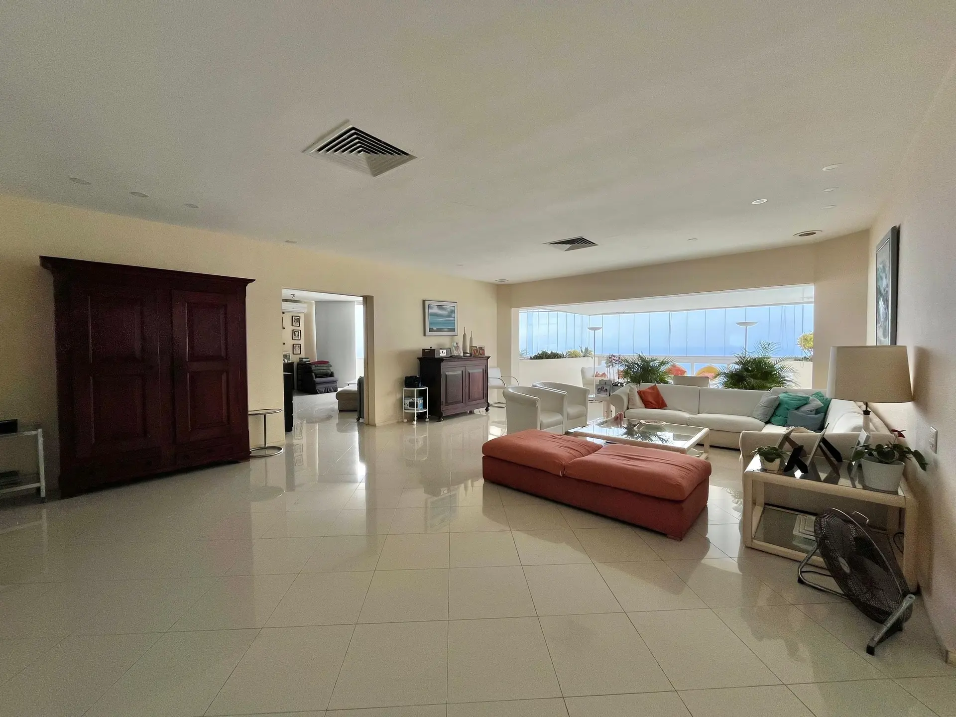 Furnished apartment, 450 m², with a water view — photo 10
