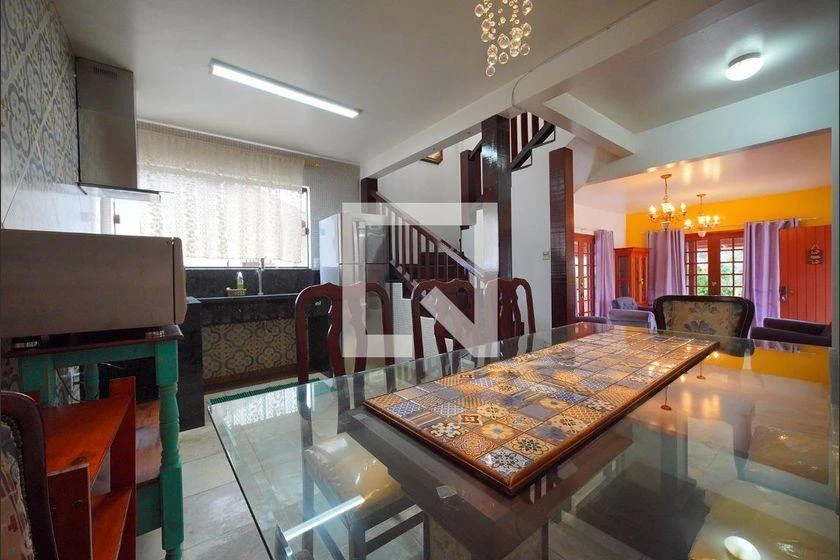 Casa amueblada de 4 dormitorios con balcón, 150 m²
