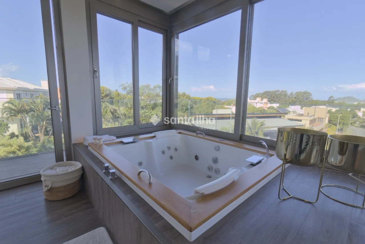 House with 6 en-suite bedrooms and 8 bathrooms, 1350 m² — photo 23