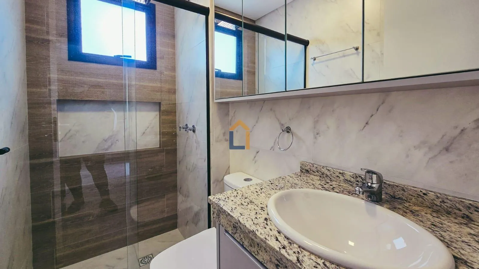 2-bedroom apartment with a washing machine in Curitiba — photo 18