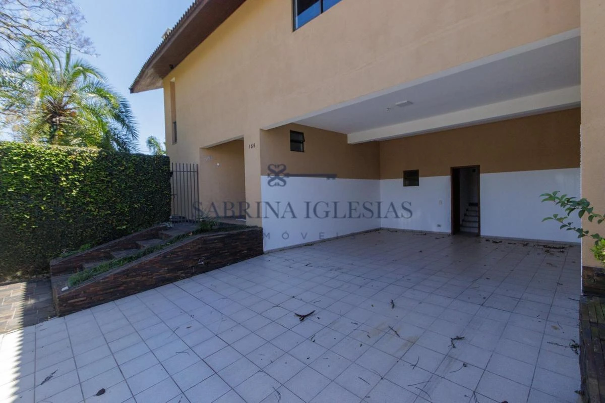 4-bedroom house with a grill on the balcony in Curitiba — photo 38