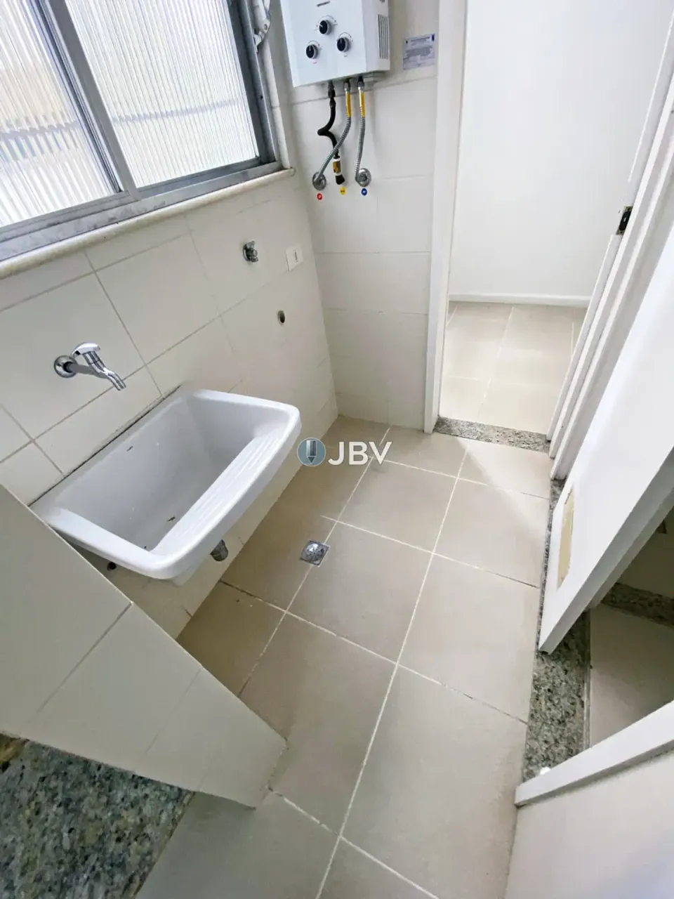 2-bedroom apartment with 1 bath and 1 parking spot — photo 10