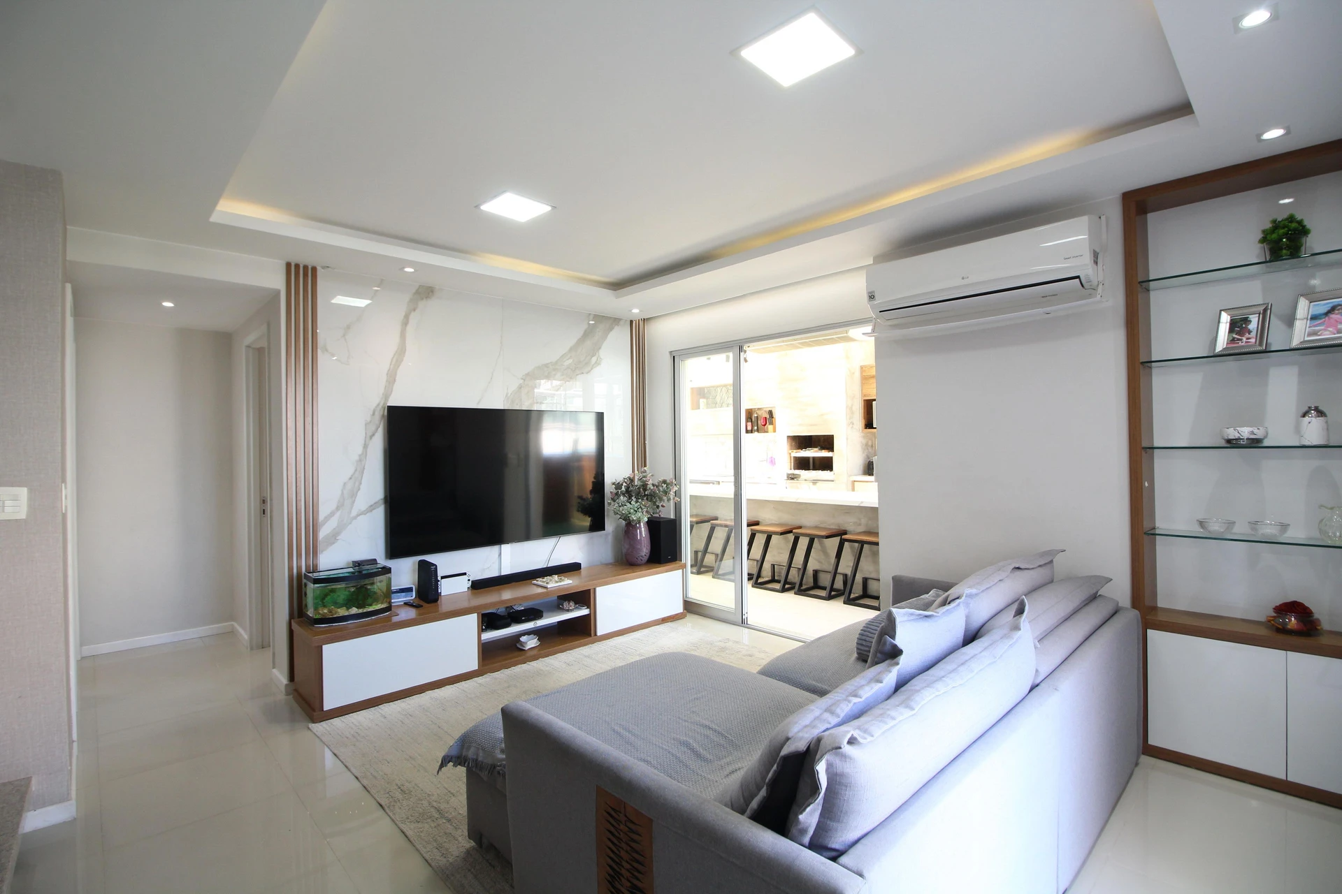 Apartamento alugado com 4 quartos e 4 banheiros
