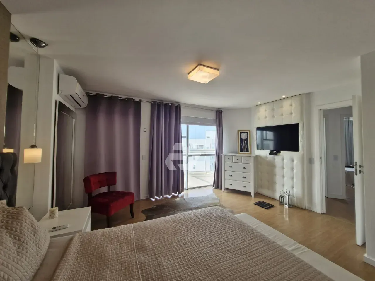 Furnished 4-bedroom apartment with 4 bathrooms — photo 10