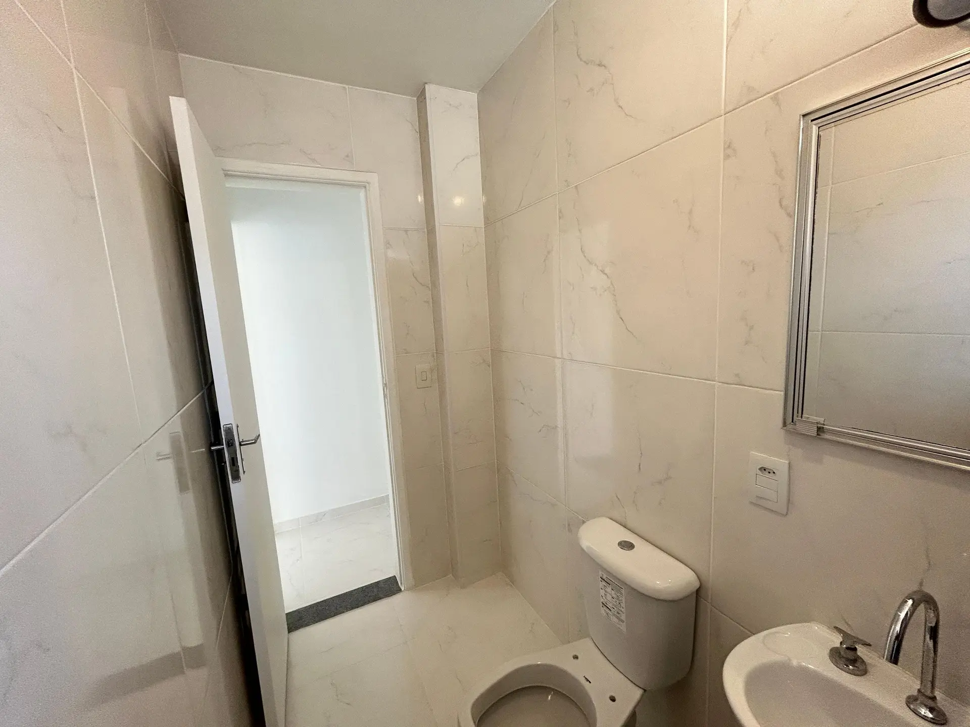 Unfurnished rental apartment with 2 bedrooms and parking — photo 43