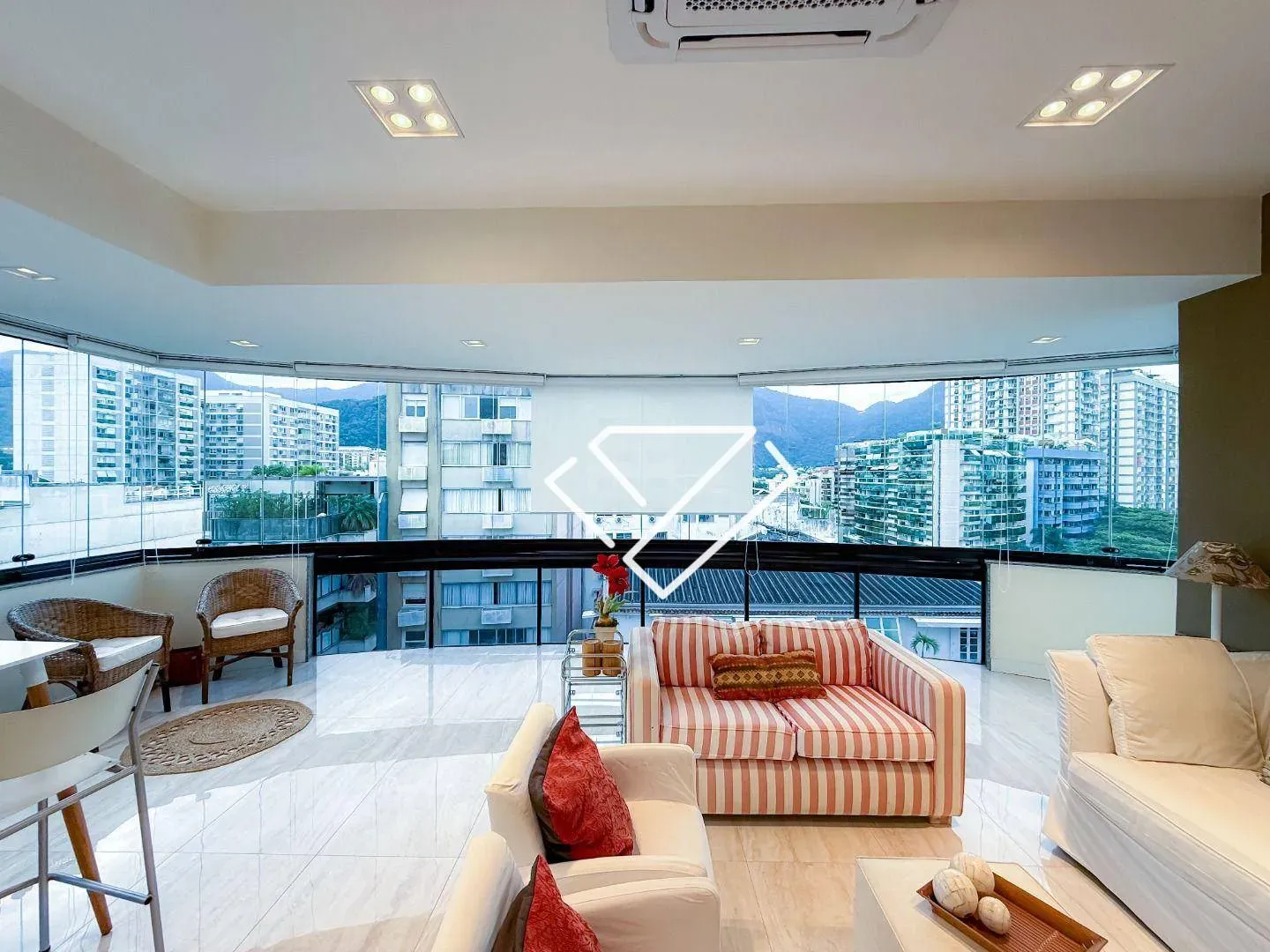 Furnished 4-bedroom apartment on the 6th floor — photo 3