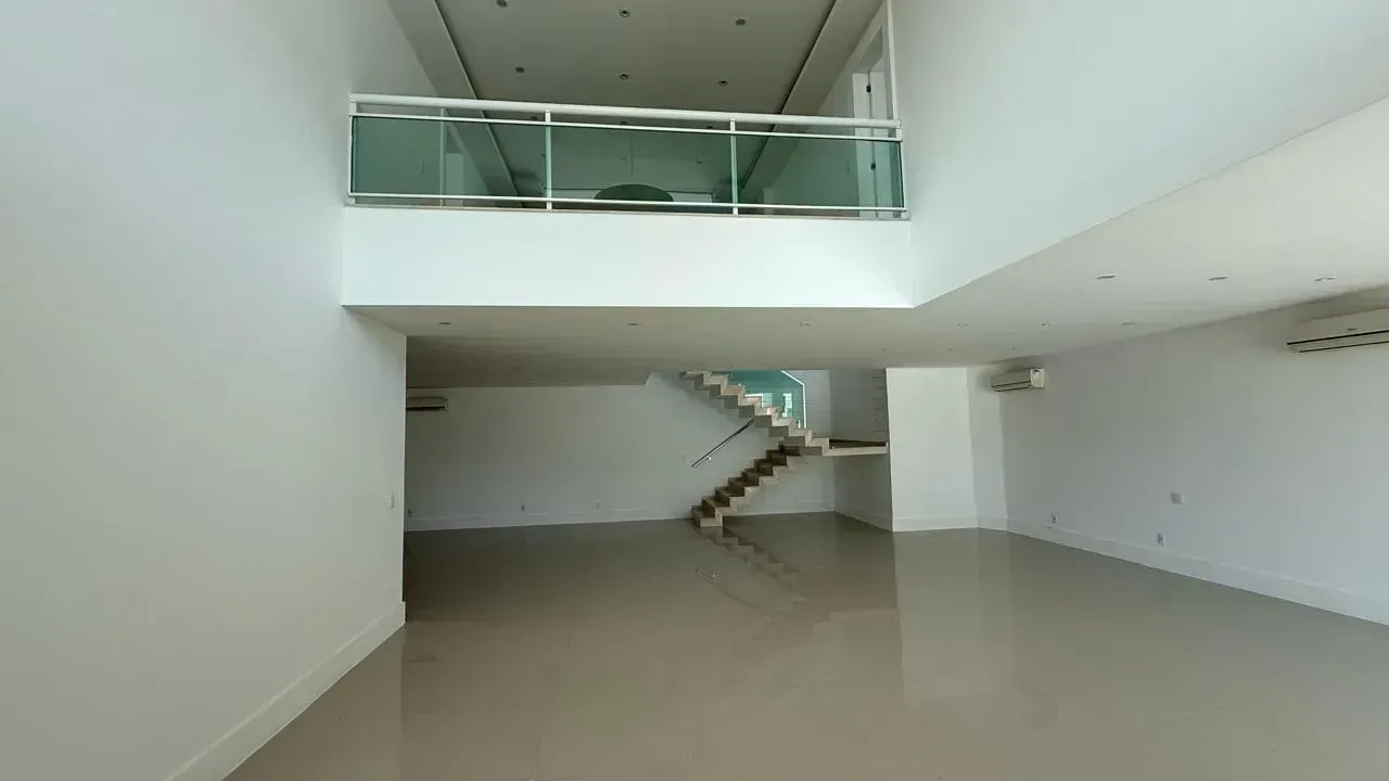 Casa com 5 quartos e 5 banheiros, 900 m² — photo 6