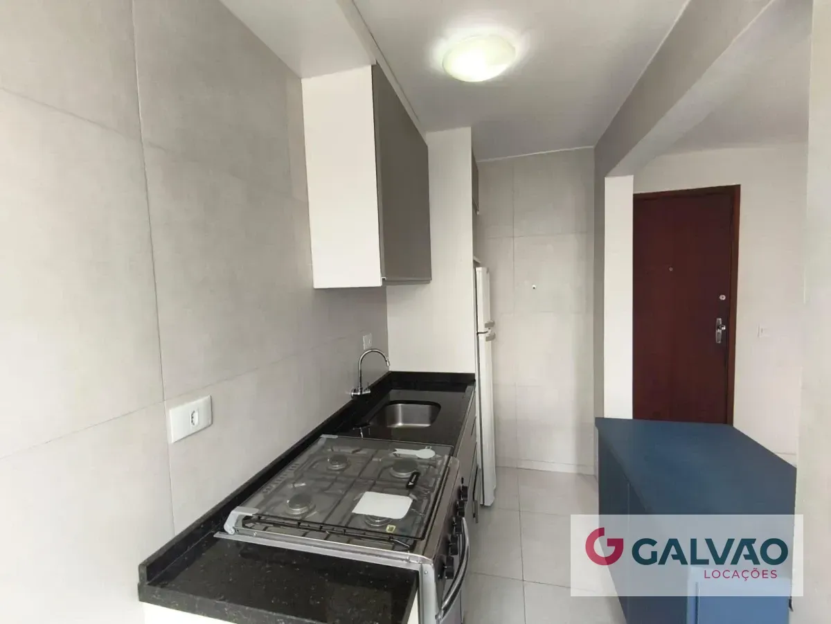 Furnished 1-bedroom apartment with open-plan kitchen — photo 2
