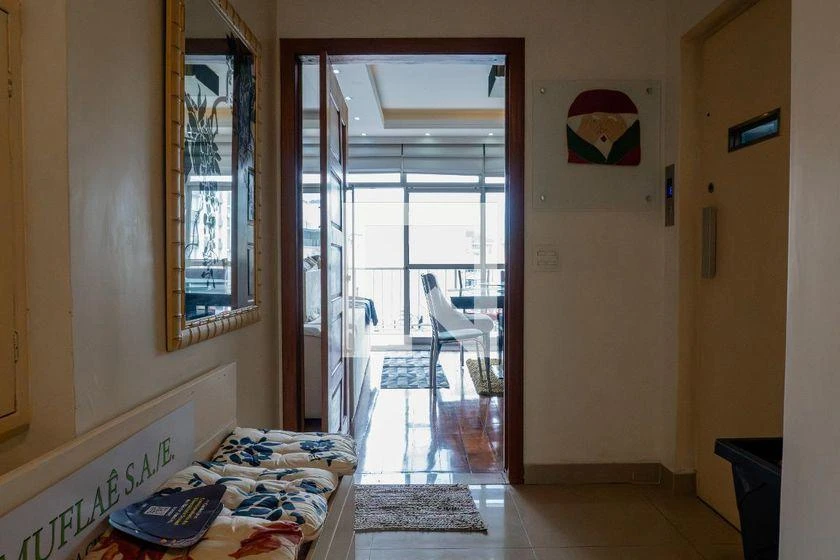 Furnished apartment with 4 bedrooms and 200 m² — photo 16