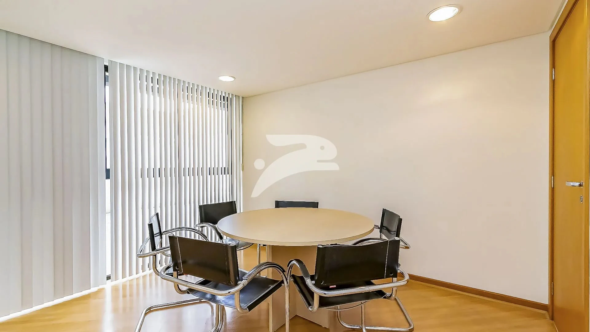 Furnished 1-bedroom apartment with covered parking — photo 25