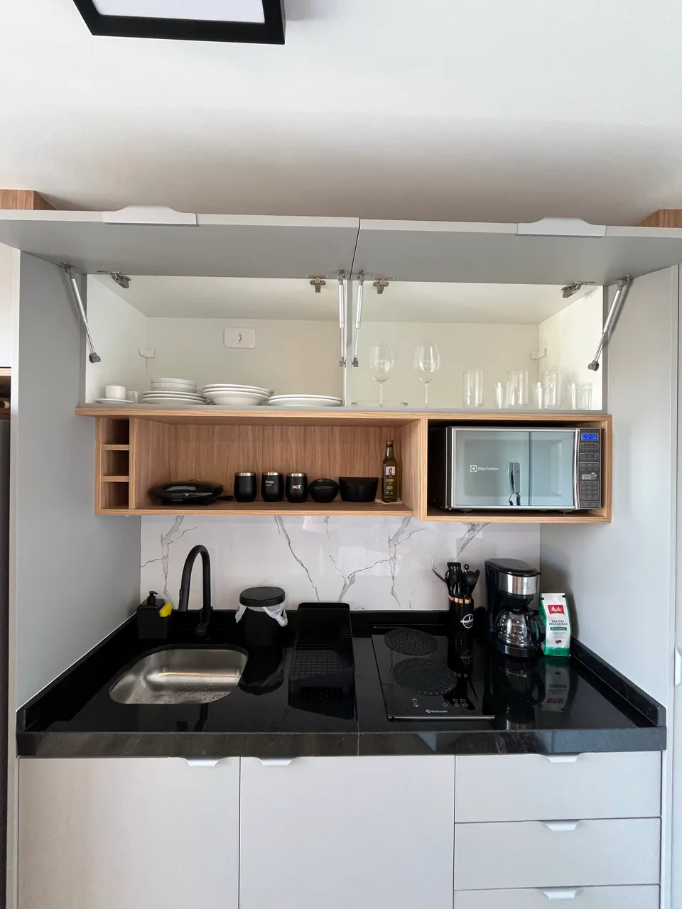 Furnished studio, 24 m², with wood or laminate floors — photo 2