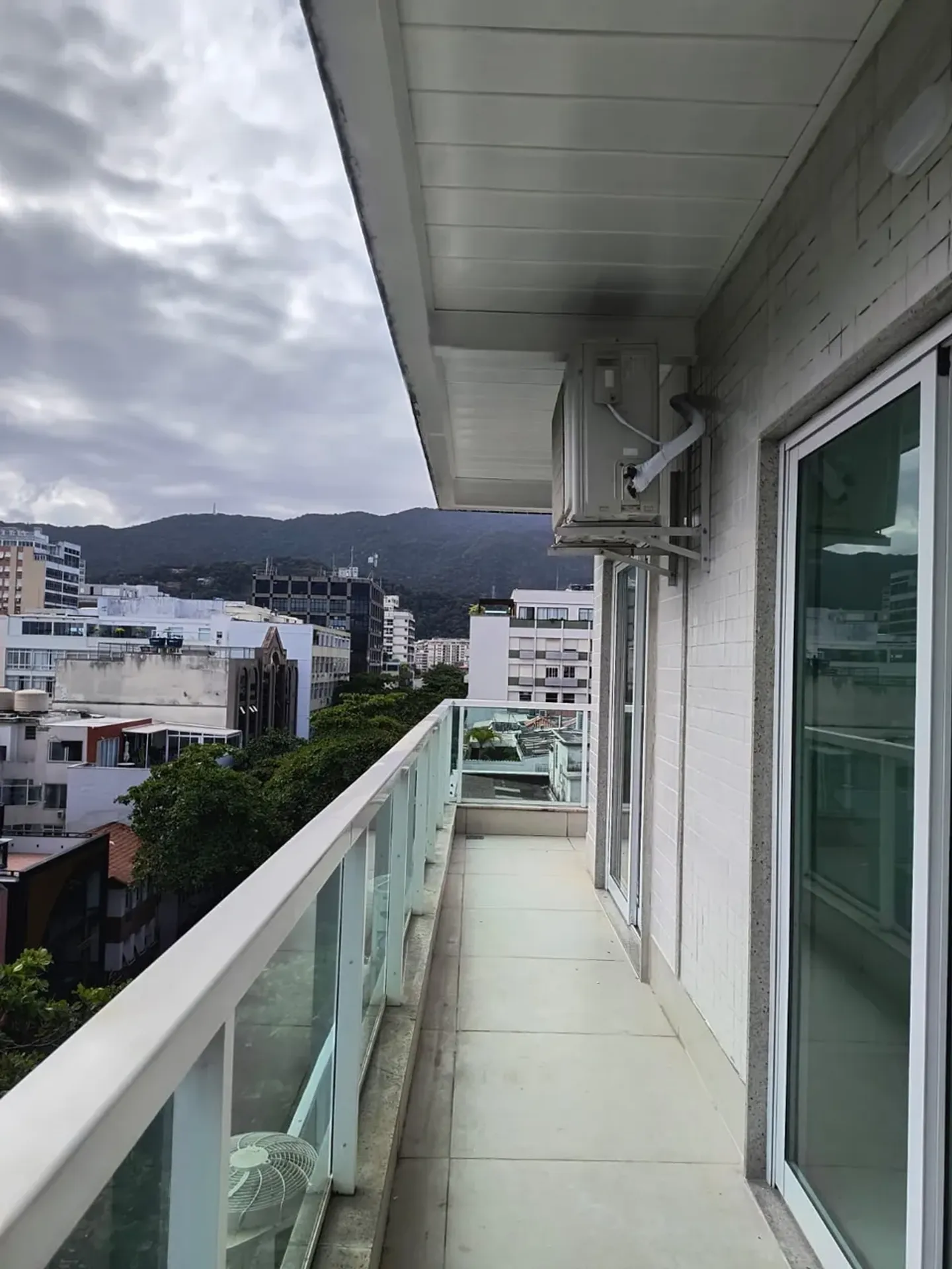 Rooftop apartment with 3 bedrooms and 1 bathroom — photo 39