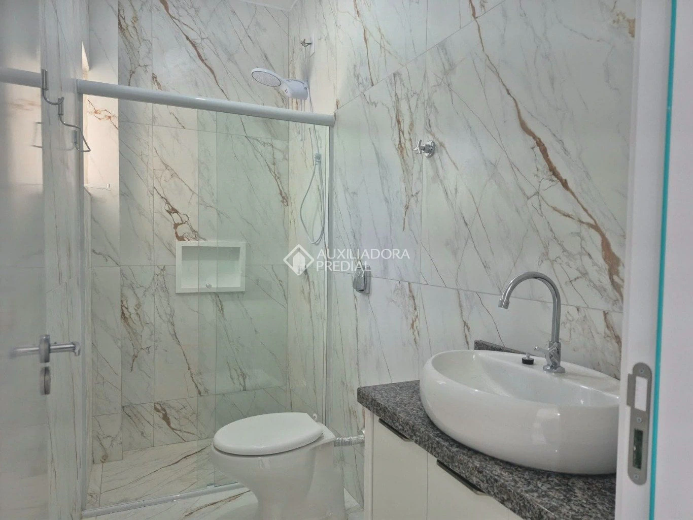 Mountain view in a one-bedroom apartment, 35 m² — photo 5