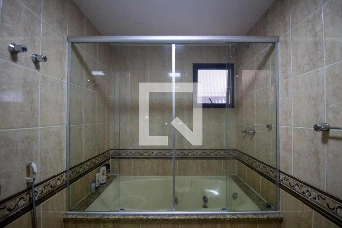 Apartamento mobiliado com 4 quartos e jacuzzi no prédio — photo 43