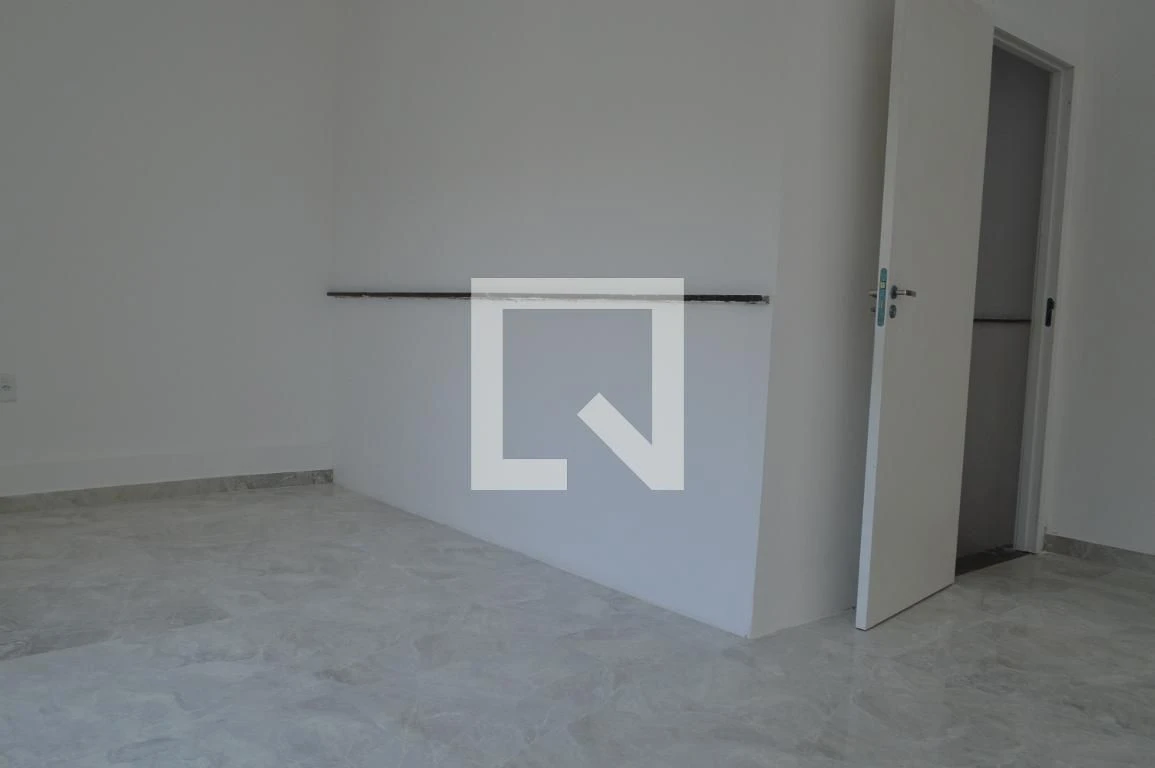 Casa de 3 quartos com janelas do piso ao teto — photo 59
