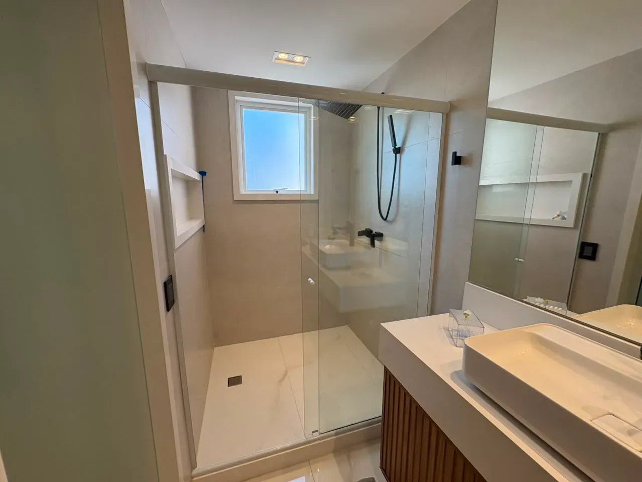 Furnished 266 m² house with 6 bedrooms and balcony grill — photo 76