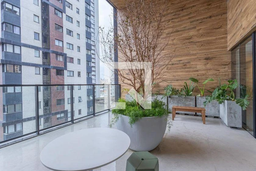 Furnished 1-bedroom apartment with 24 m² and floor-to-ceiling windows — photo 35