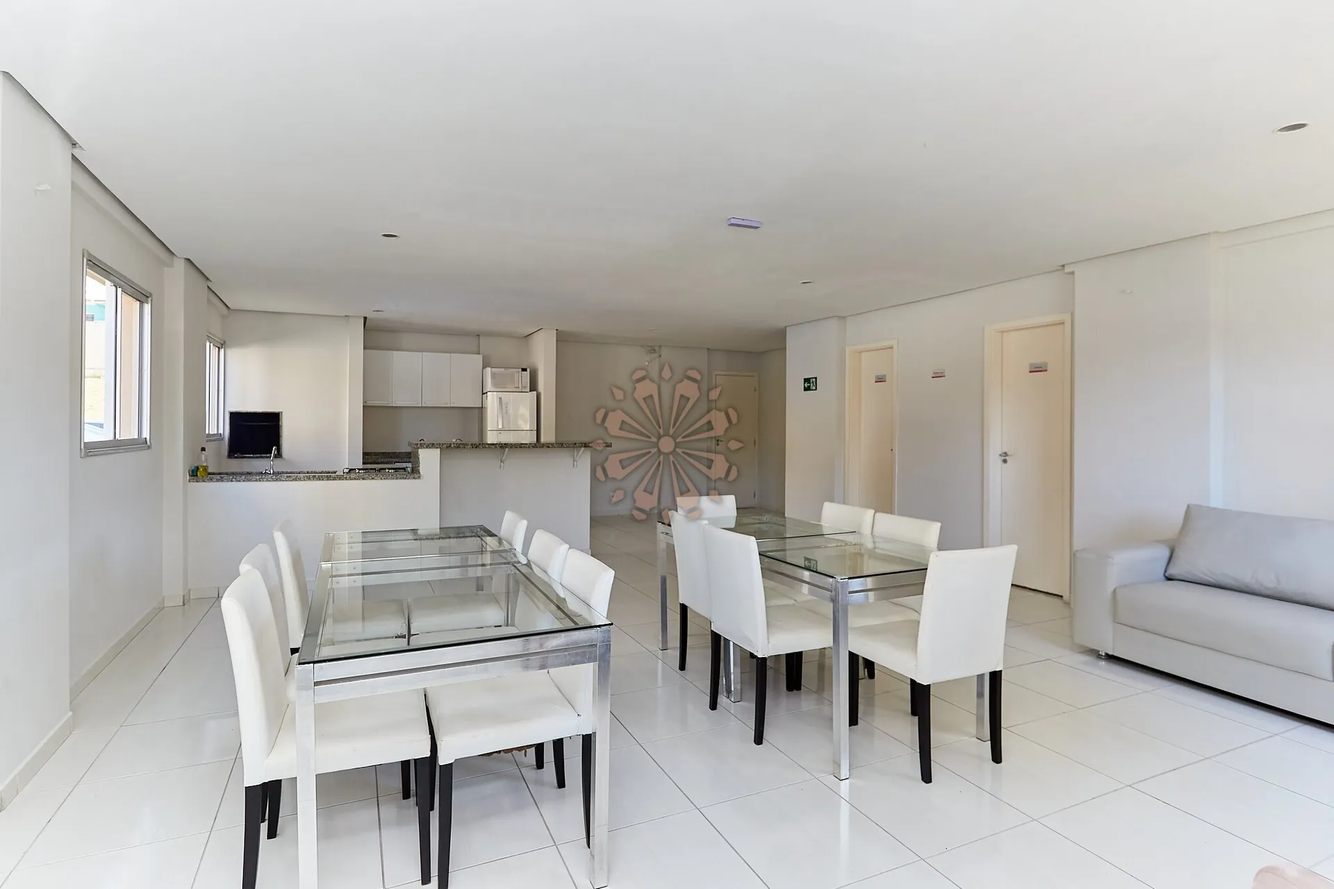 Furnished apartment, 68 m², with a glass-enclosed balcony — photo 36