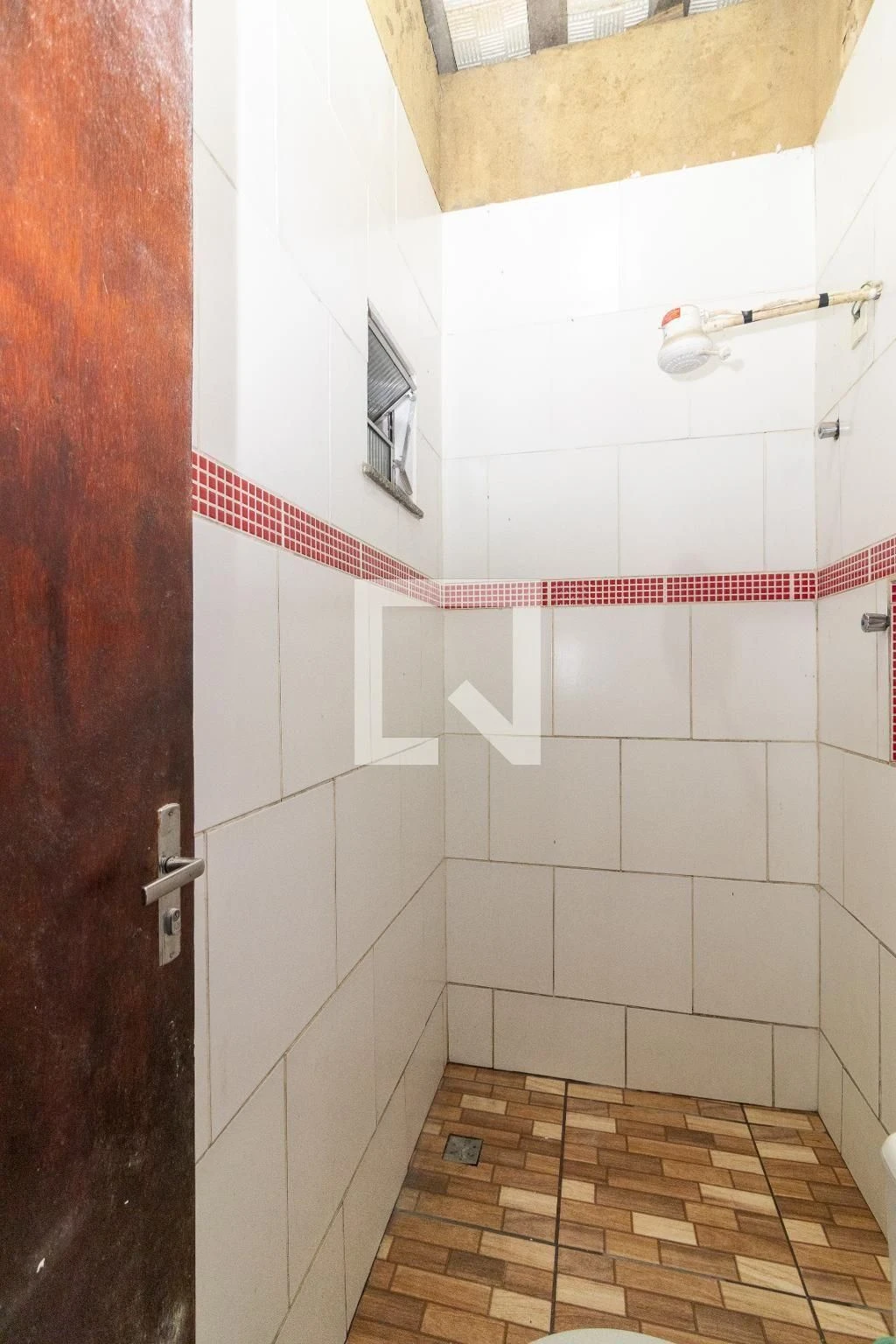 Casa sem mobília com 3 quartos e 3 banheiros, precisa reformar — photo 2