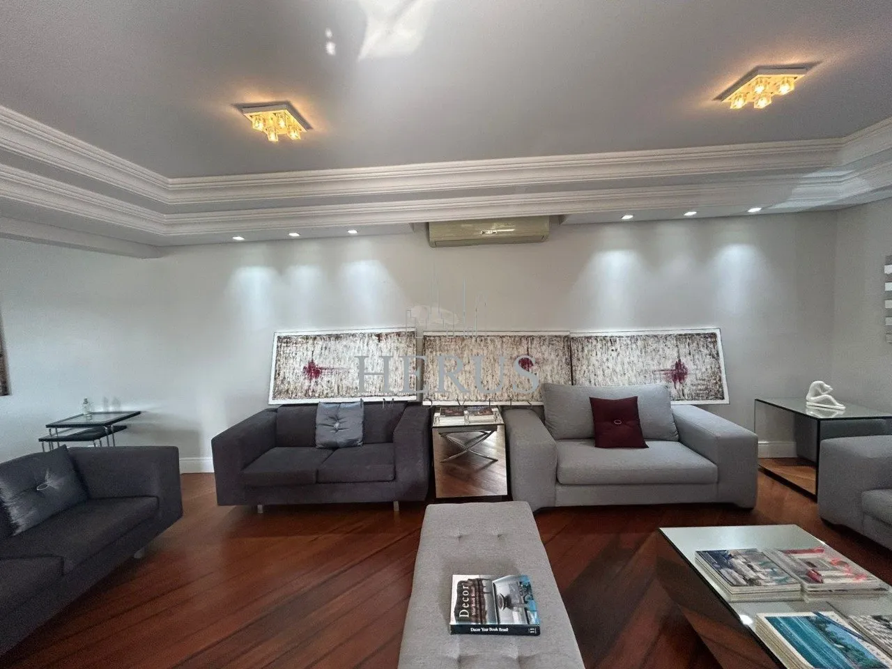 House with 4 bedrooms and 3 en-suite baths, 325 m² — photo 9