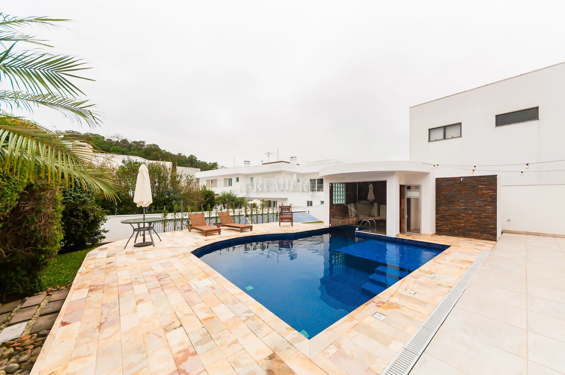 House with 3 en-suite bedrooms and 450 m² — photo 24