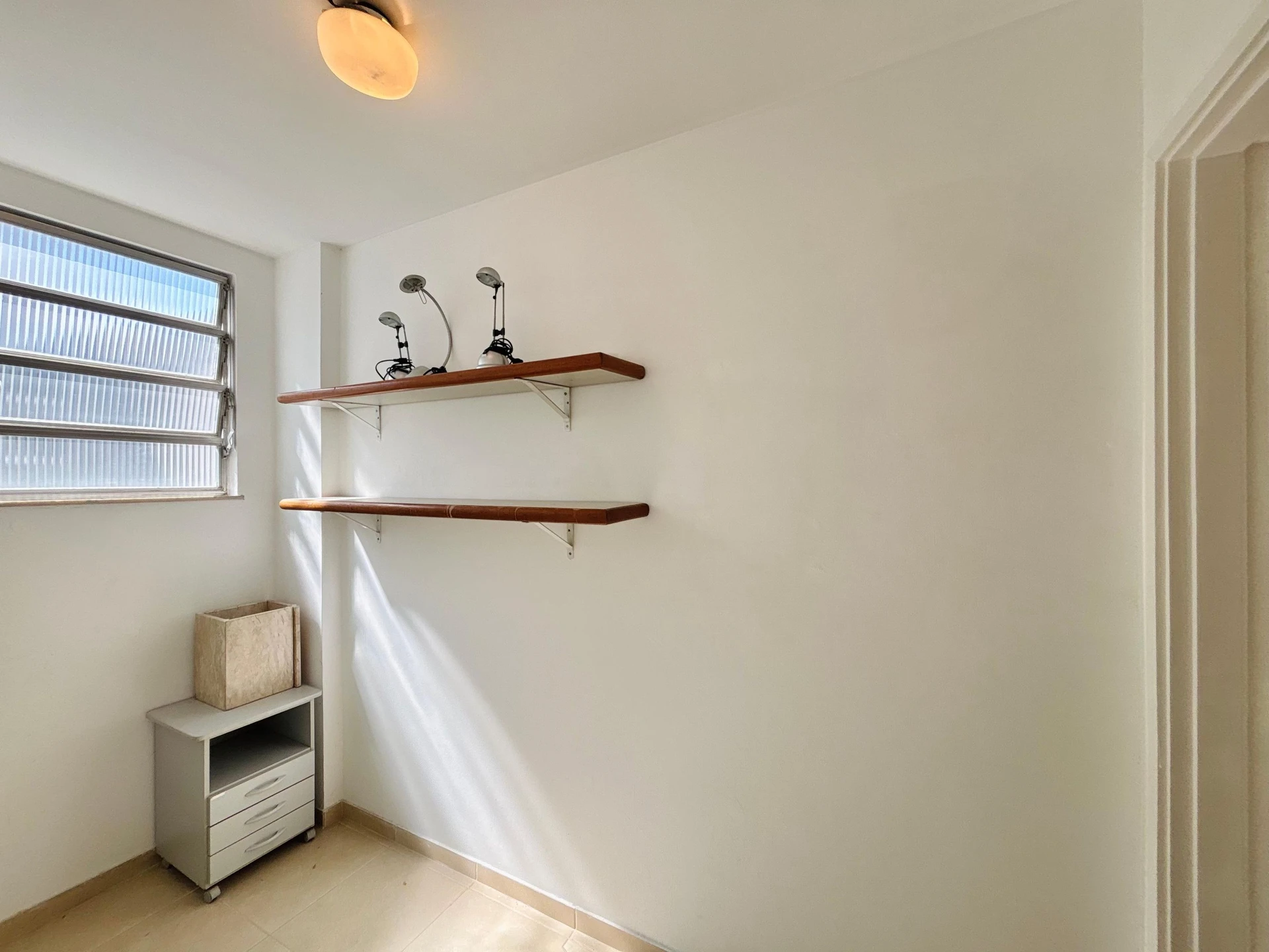 Furnished apartment with a glazed balcony and 3 bedrooms — photo 21