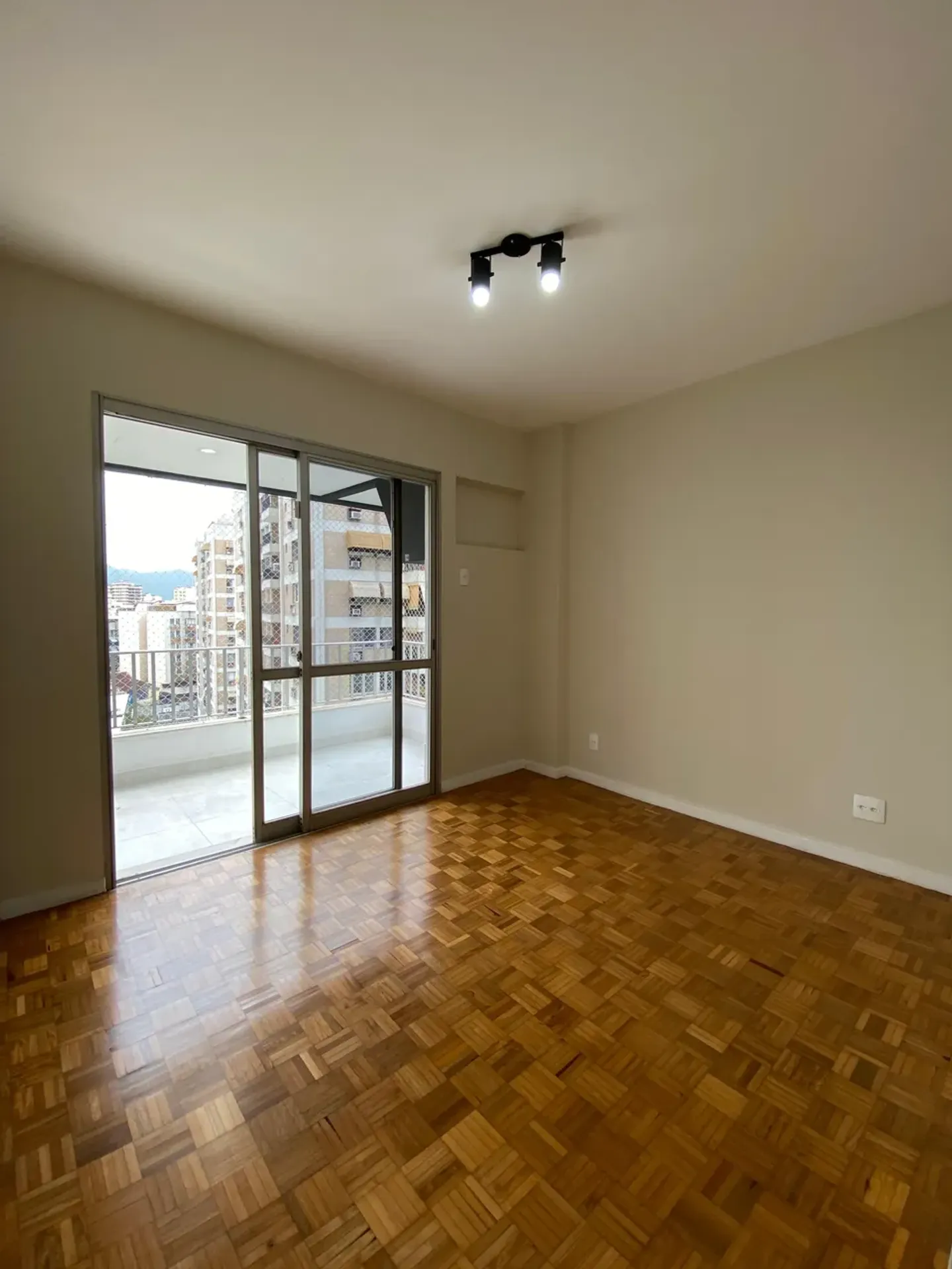 Пральна машина та 2 спальні: квартира 90 м² — photo 16