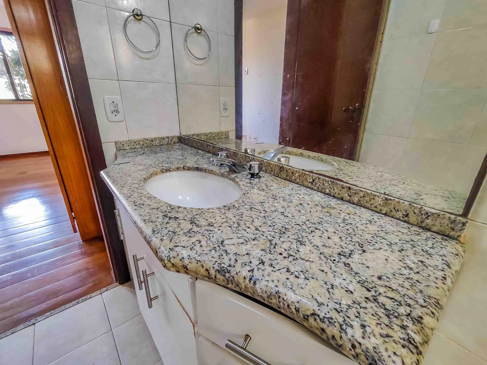 Apartamento sem mobília com 3 quartos e área de lavanderia — photo 30
