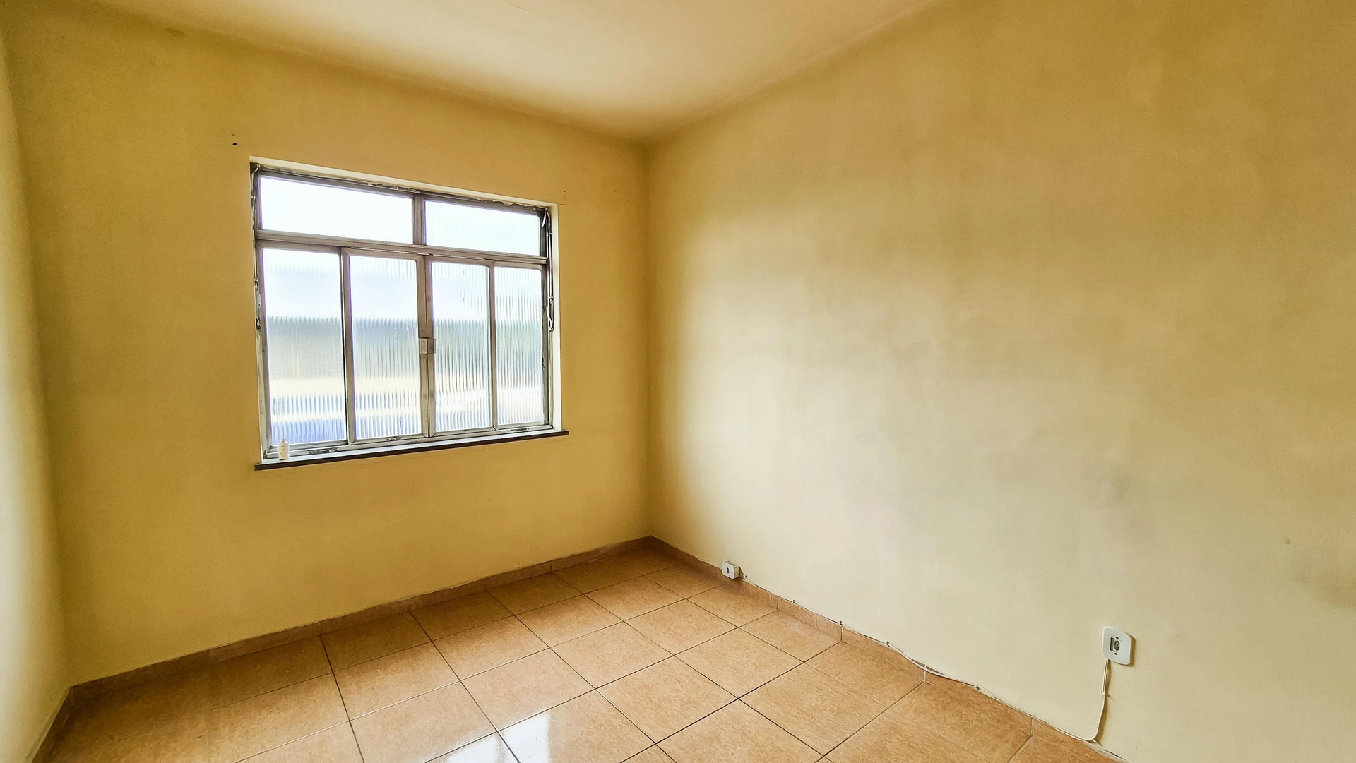 Apartment with no parking, 2 bedrooms and 1 bathroom — photo 25