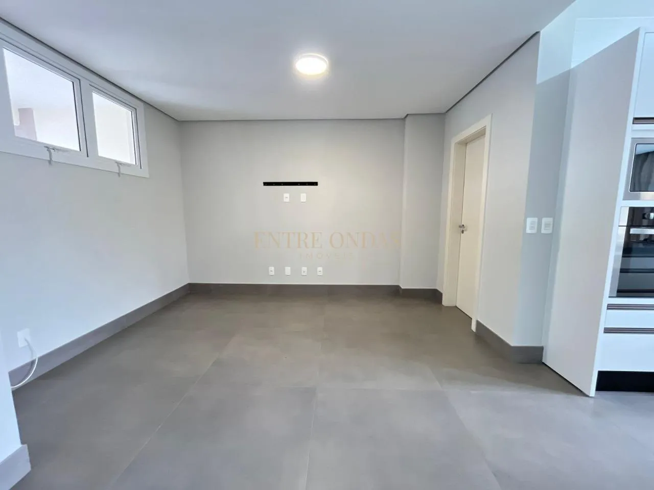 Water view in a 4-bedroom house, 263 m² — photo 32
