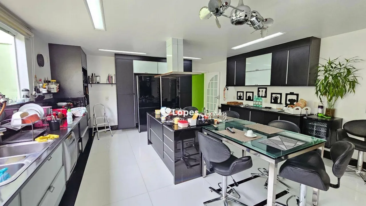 Furnished house with 5 bedrooms and a kitchen open to living — photo 10