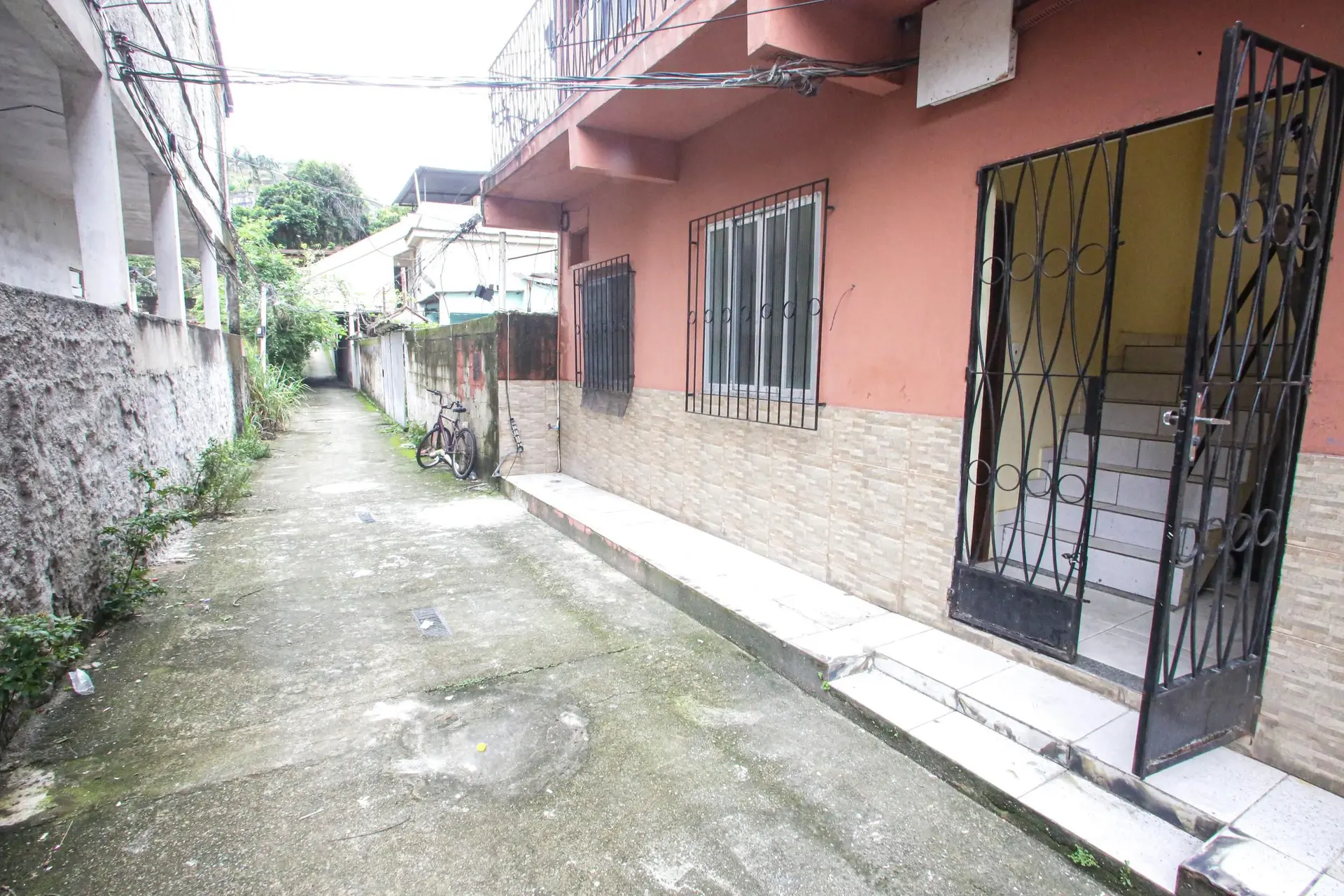 House with 2 bedrooms and 1 bathroom, no parking — photo 25