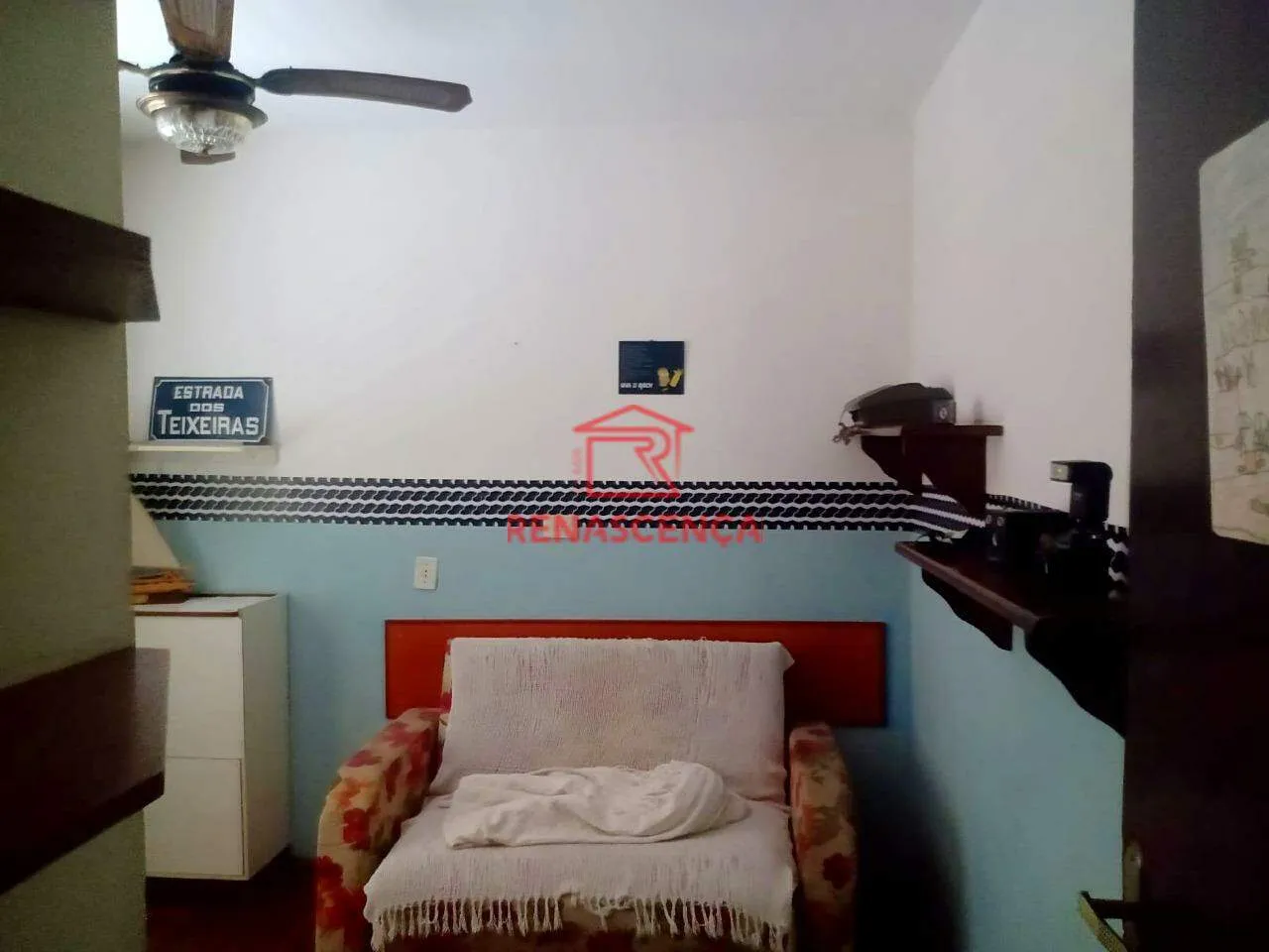 4-bedroom house with 1 en-suite and 300 m² plus pool — photo 8
