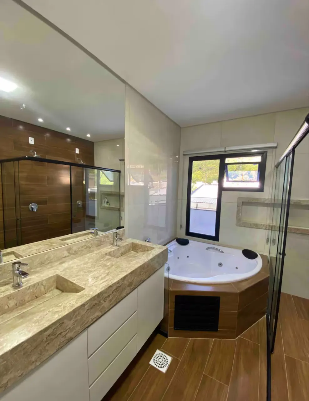 House with 3 bedrooms and 3 bathrooms plus balcony — photo 4