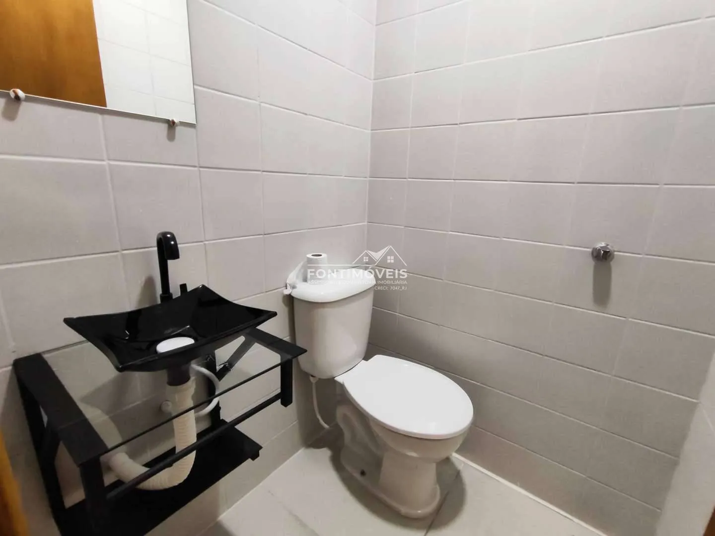 Bathtub in a 4-bedroom house, 139 m² — photo 50