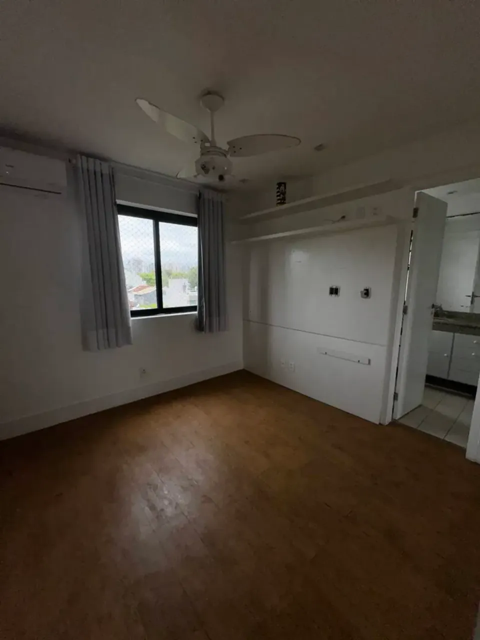 Apartamento com 4 quartos e varanda de vidro — photo 3