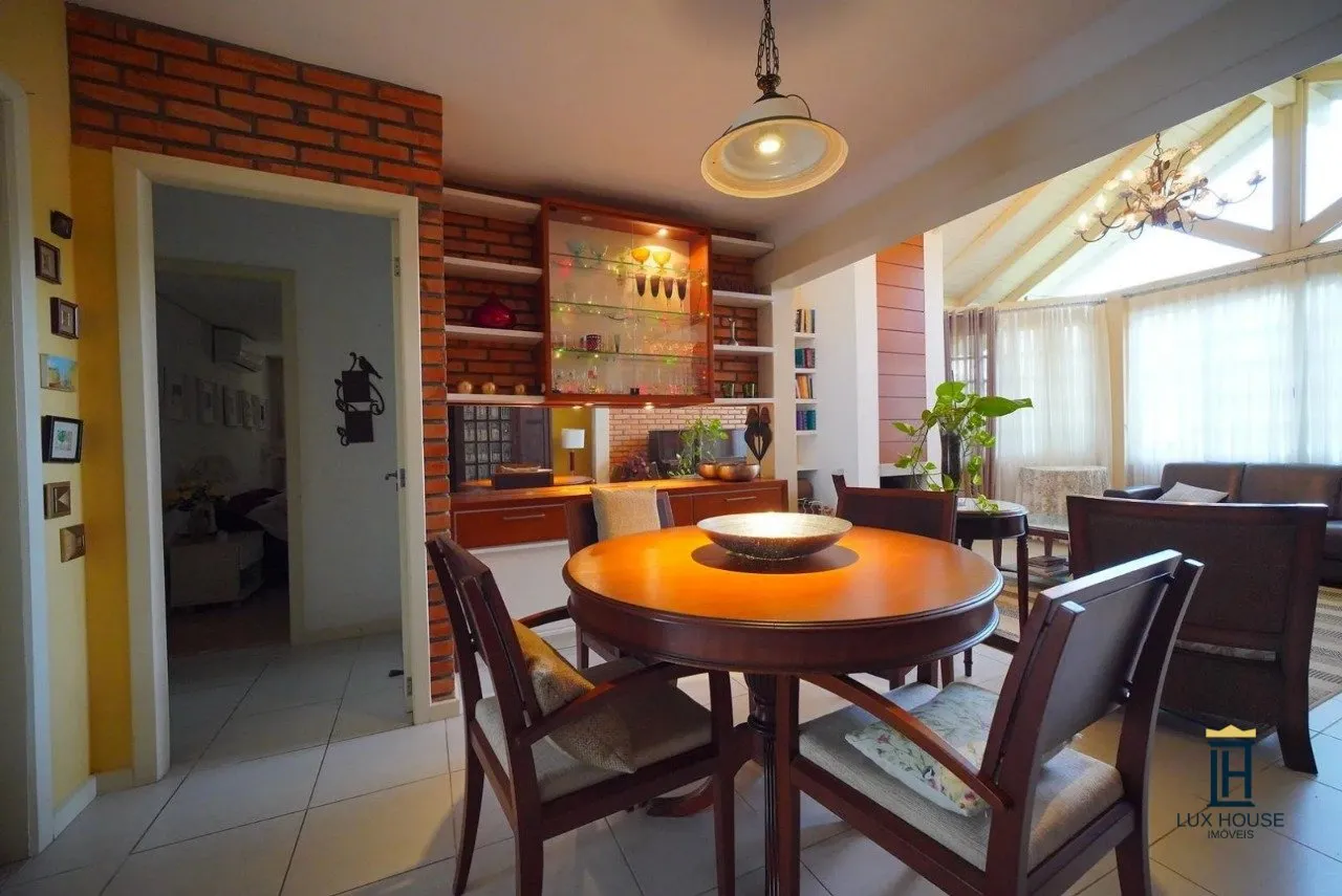 Casa de 3 dormitorios con ventanales de piso a techo — photo 14